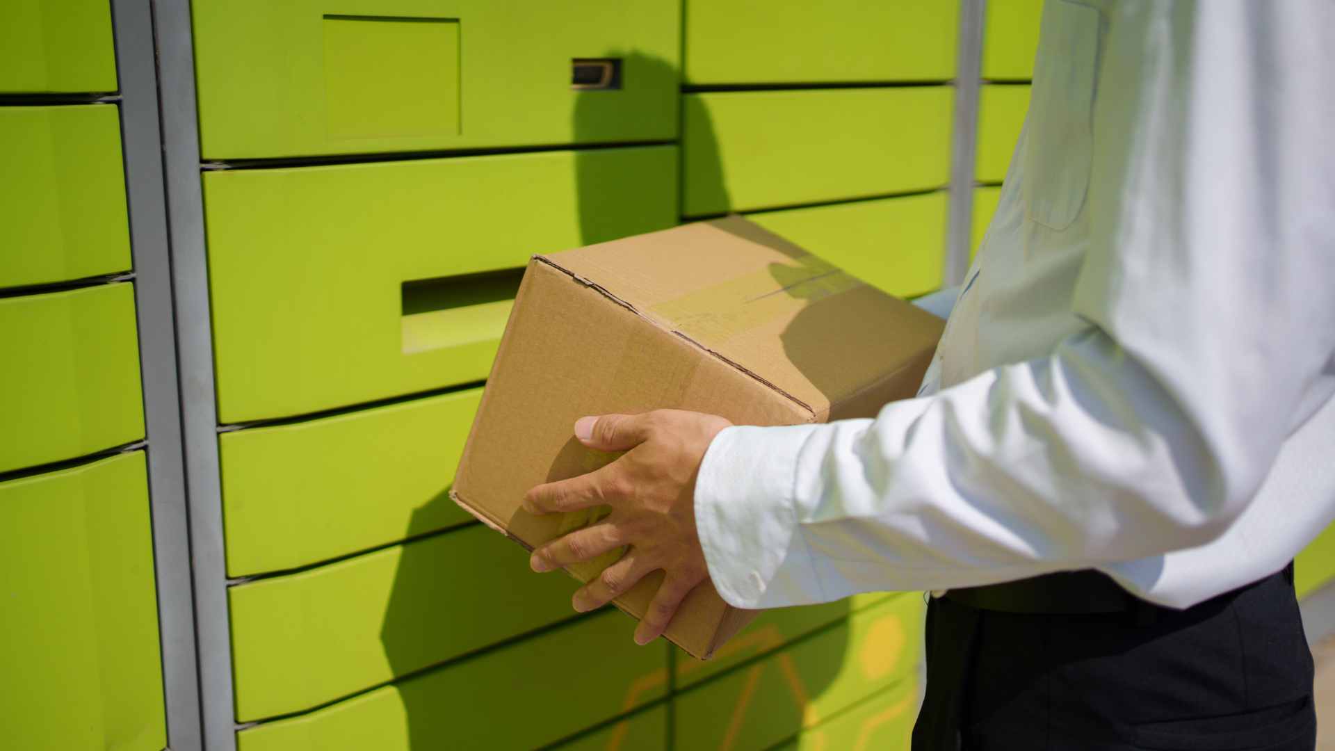 retailers guide using self service smart lockers